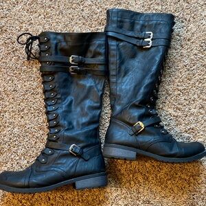 Women’s combat style zip up boots 10